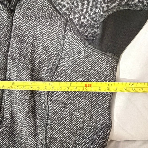 Lululemon Pullover Women Size‎ 4 Base Runner 1/2 Zip Style Gray Workout Gym - Picture 8 of 9